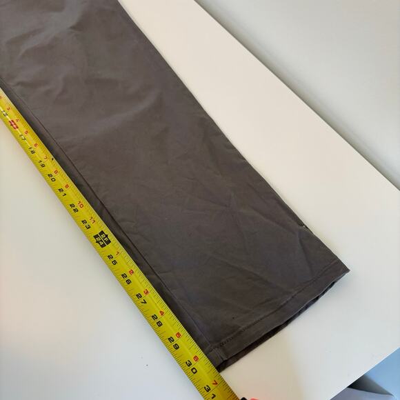 Vuori Collins Chino Mens Twill Pants Size 34 Cocoa Stretch Travel Office NWT - Picture 11 of 12